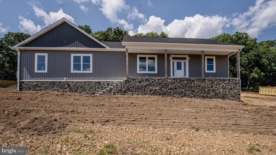 607 Slonaker Ln, Martinsburg, WV 25405 - Image #2