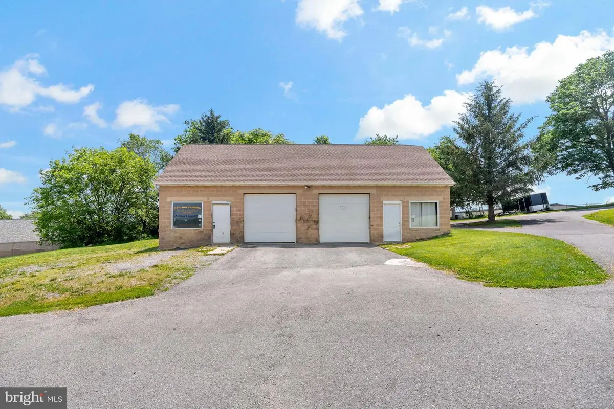 352 Stribling Rd, Martinsburg, WV 25403 - Image #1