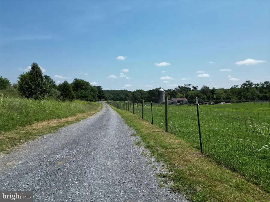 220 Stotelmyer Ln, Martinsburg, WV 25405 - Image #2