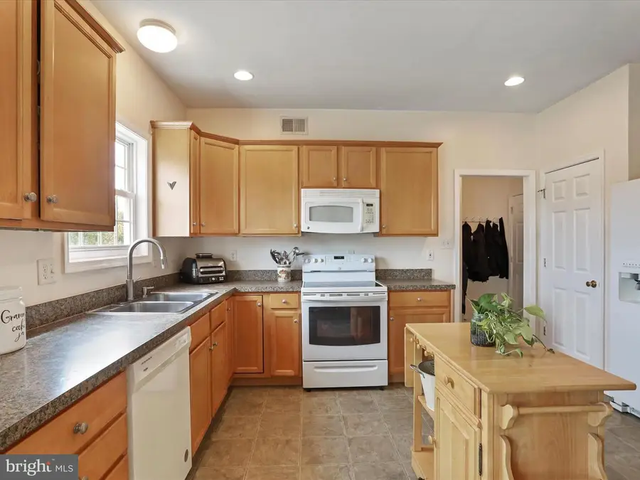 50 Berkshire Dr, Falling Waters, WV 25419 - Image #3