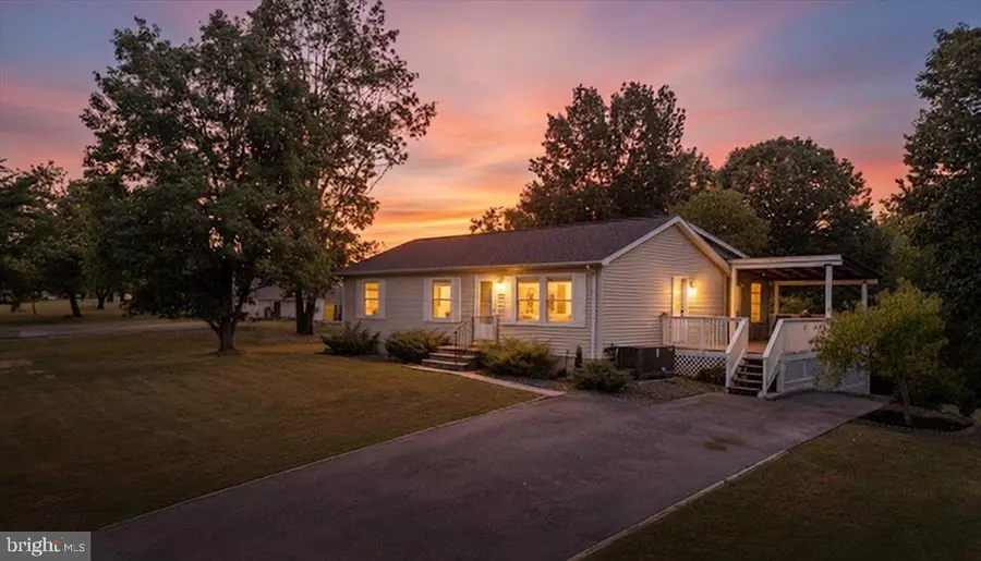 385 Clifford Dr, Martinsburg, WV 25401 - Image #2