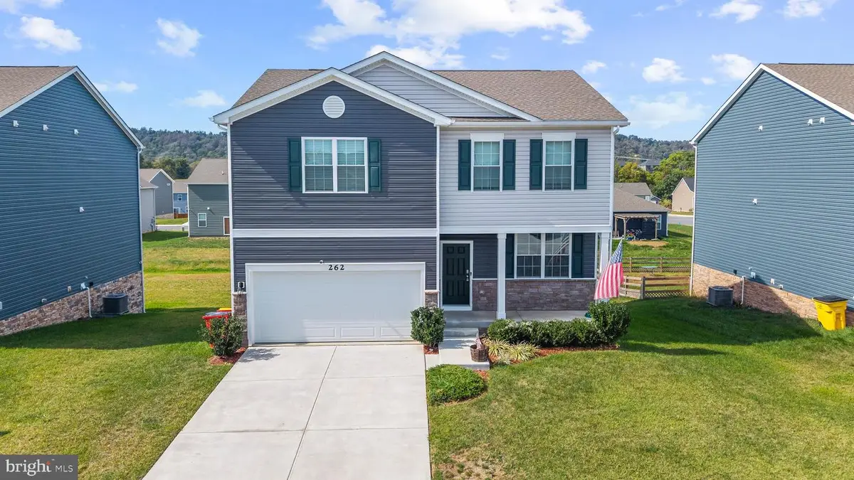262 Aylesbury Ln, Martinsburg, WV 25403 - Image #1