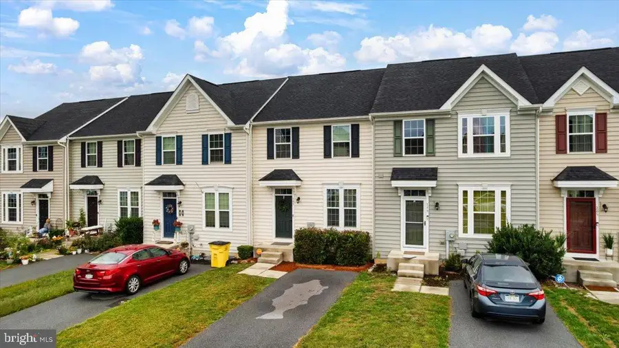 195 Ontario Dr, Falling Waters, WV 25419 - Image #2