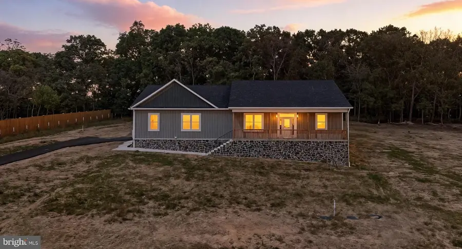 607 Slonaker Ln, Martinsburg, WV 25405 - Image #2