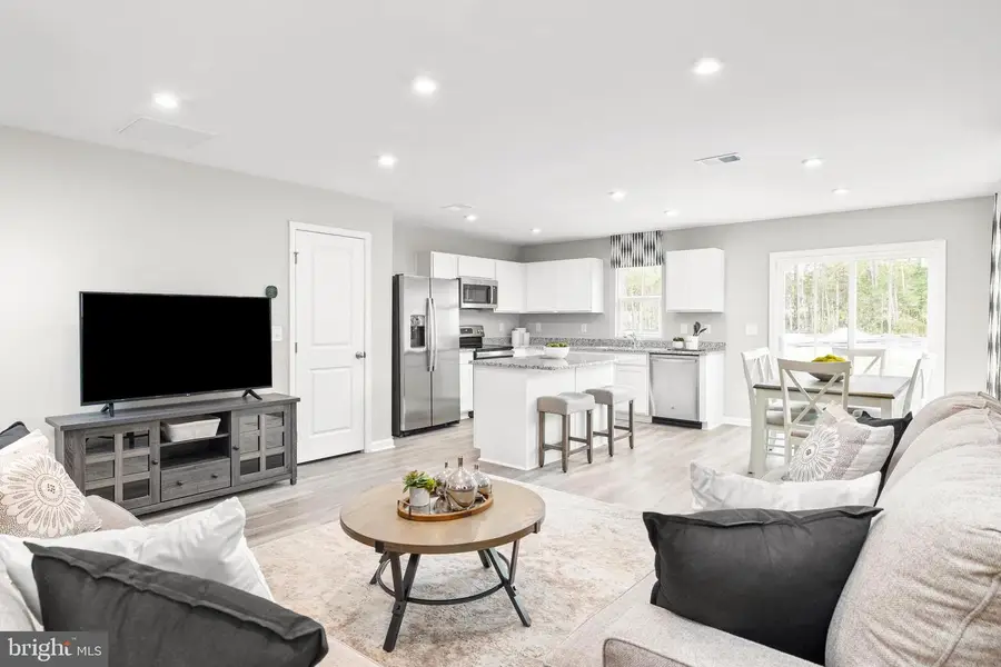 28 Gunnison Dr, Hedgesville, WV 25427 - Image #2