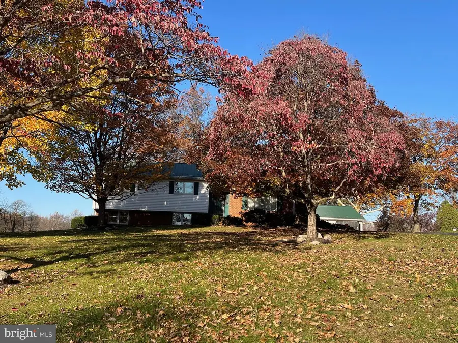 725 Henshaw Rd, Bunker Hill, WV 25413 - Image #3