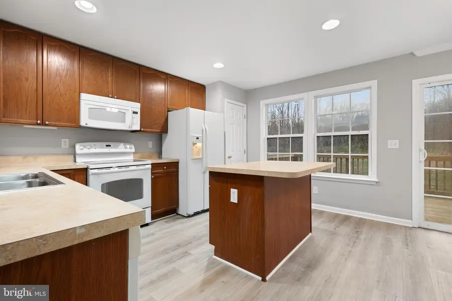 219 Rumbling Rock Rd, Hedgesville, WV 25427 - Image #3