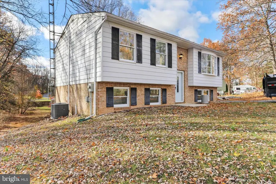 52 Pattys Pl, Falling Waters, WV 25419 - Image #2