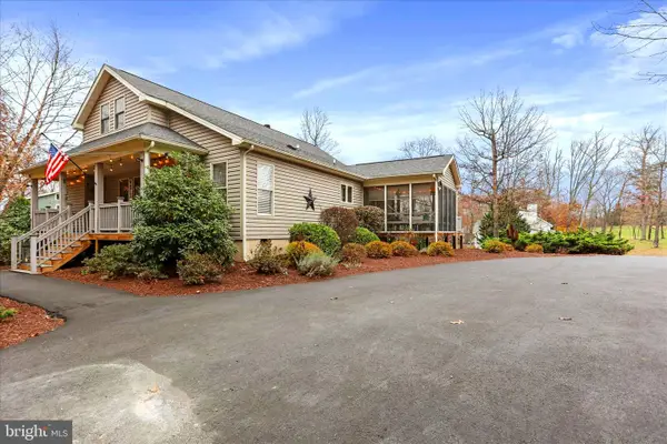 75 Wampum Ln, HEDGESVILLE, WV 25427