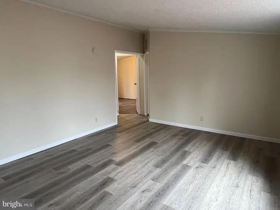 880 Royal Crest Dr, Martinsburg, WV 25401 - Image #2