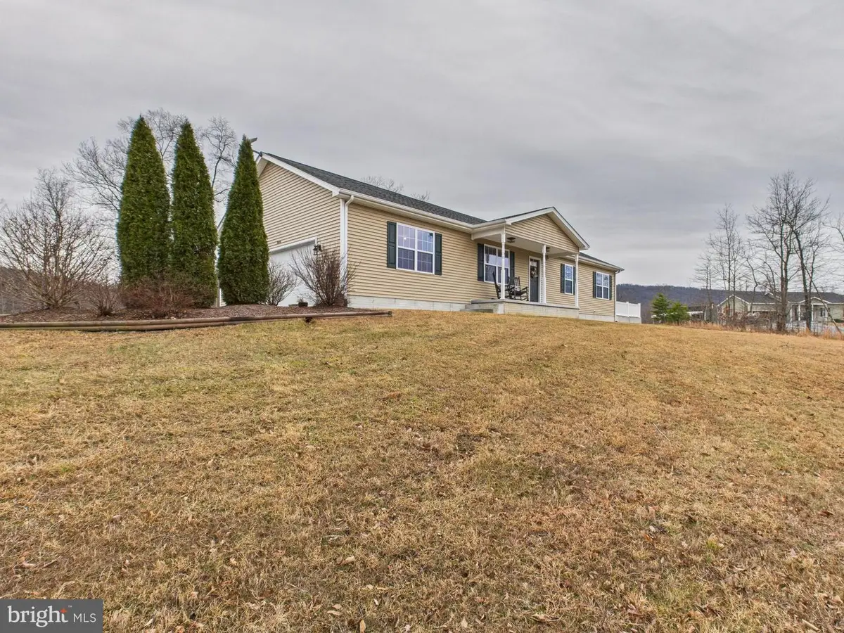 886 Pale Magnolia Dr, Gerrardstown, WV 25420 - Image #1