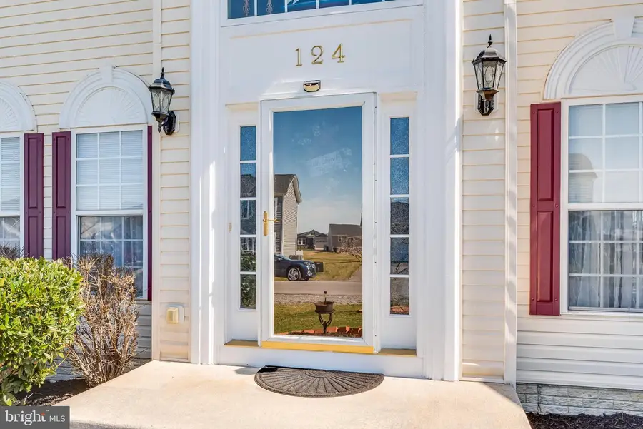 124 Chandlers Glen Dr, Bunker Hill, WV 25413 - Image #2