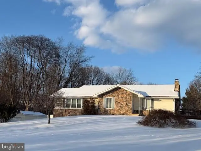 225 Keepsake Dr, Falling Waters, WV 25419 - Image #1