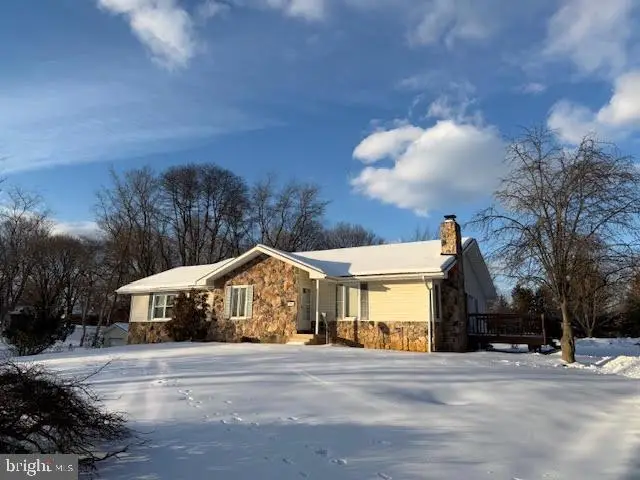 225 Keepsake Dr, Falling Waters, WV 25419 - Image #2