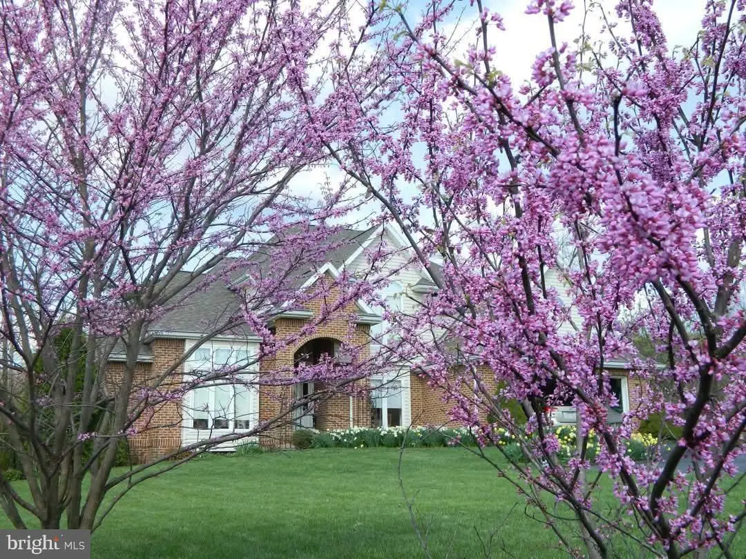 564 Peacepipe Ln, Hedgesville, WV 25427 - #1