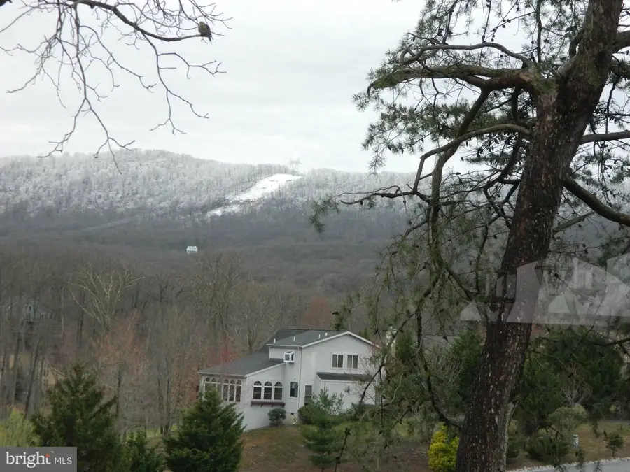 564 Peacepipe Ln, Hedgesville, WV 25427 - #2