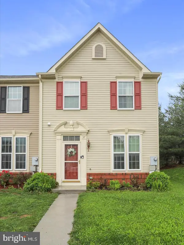 37 Erie Pl, FALLING WATERS, WV 25419