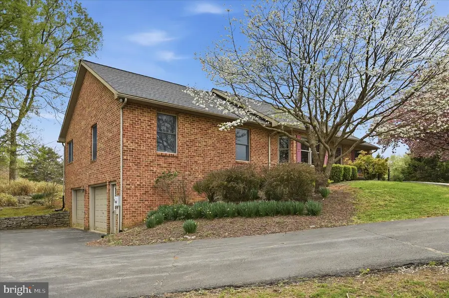 238 Comstock Dr, Shepherdstown, WV 25443 - #2