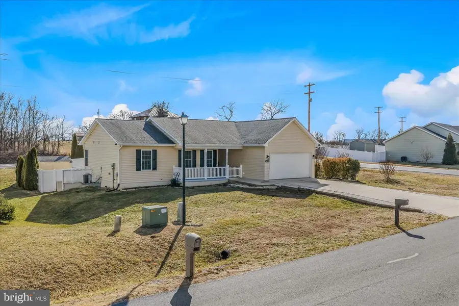 472 Ives St, Martinsburg, WV 25405 - #2
