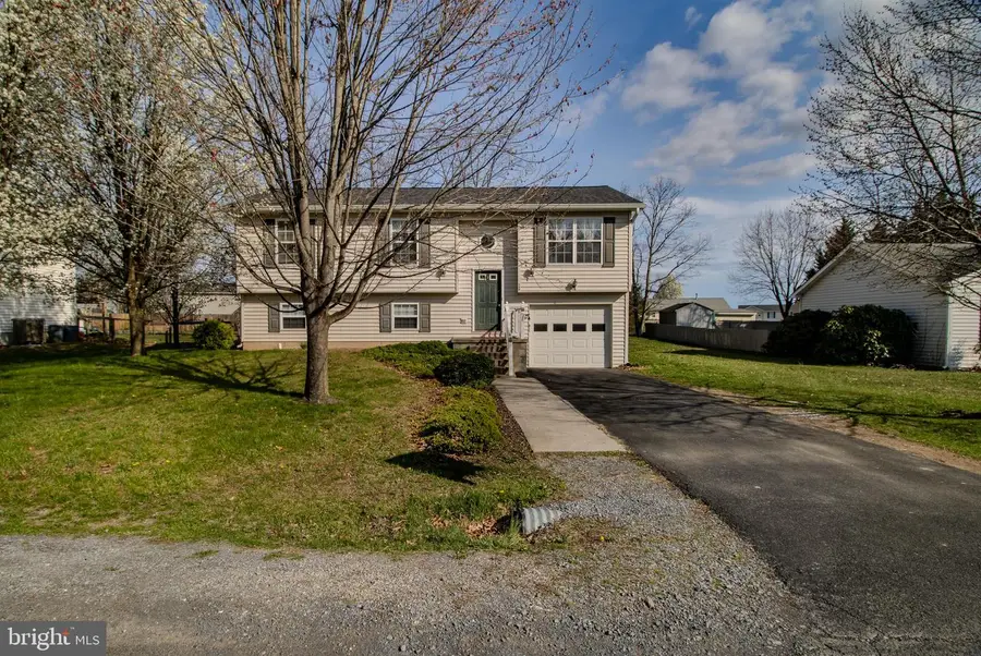 140 Thoreau Dr, Inwood, WV 25428 - #2