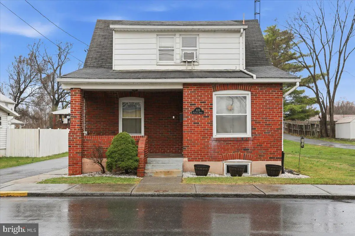 639 W Race St, Martinsburg, WV 25401 - #1