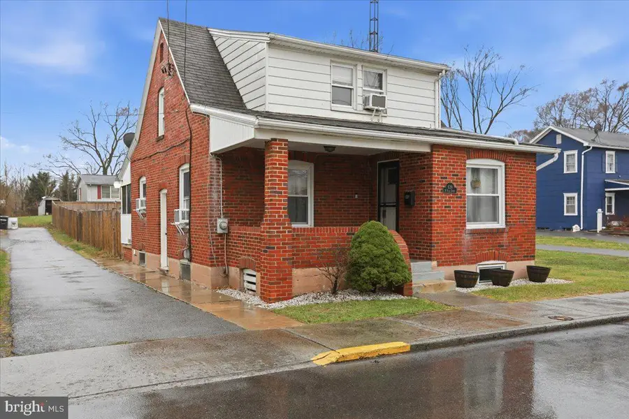639 W Race St, Martinsburg, WV 25401 - #2