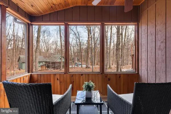 111 Bob White Ln, HEDGESVILLE, WV 25427