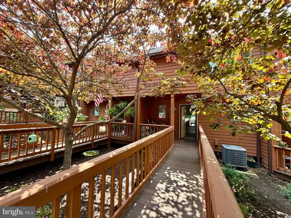 102 Tecumseh Trl, HEDGESVILLE, WV 25427