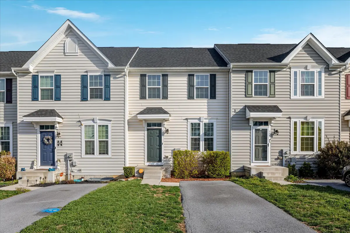 195 Ontario Dr, Falling Waters, WV 25419 - #1