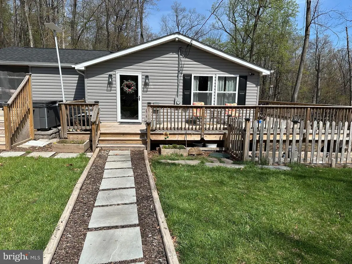 3147 Mountain Lake Rd, Hedgesville, WV 25427 - #1