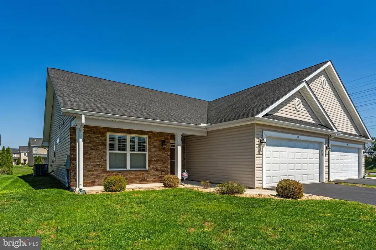 35 Cotswold Ln, Falling Waters, WV 25419 - #1