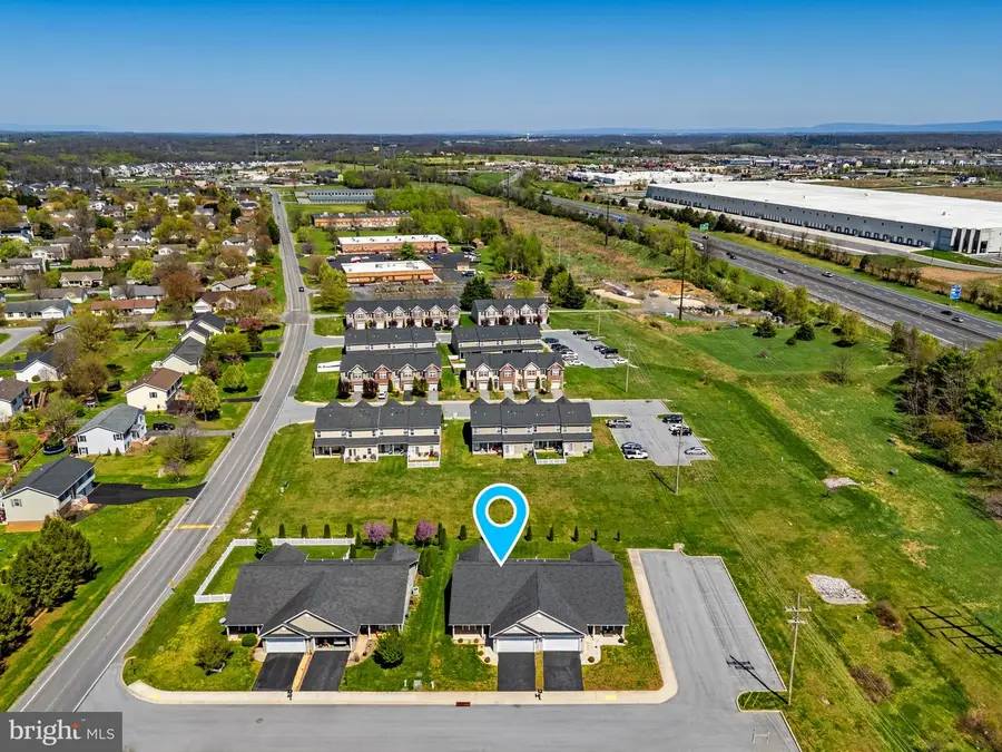 35 Cotswold Ln, Falling Waters, WV 25419 - #2