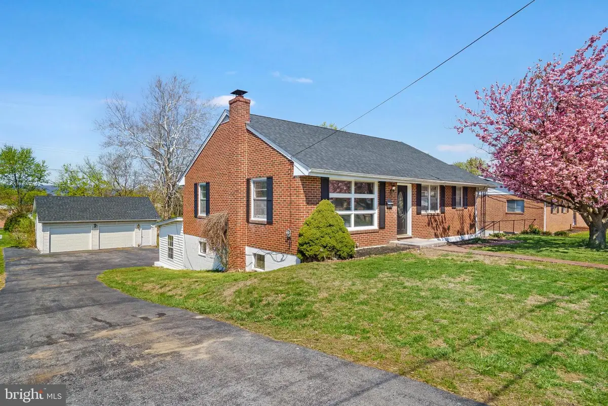 924 Kaufman Ave, Martinsburg, WV 25404 - #1