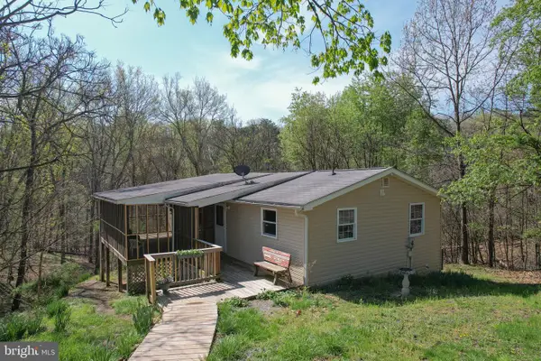 320 Painted Meadow Ln, HEDGESVILLE, WV 25427