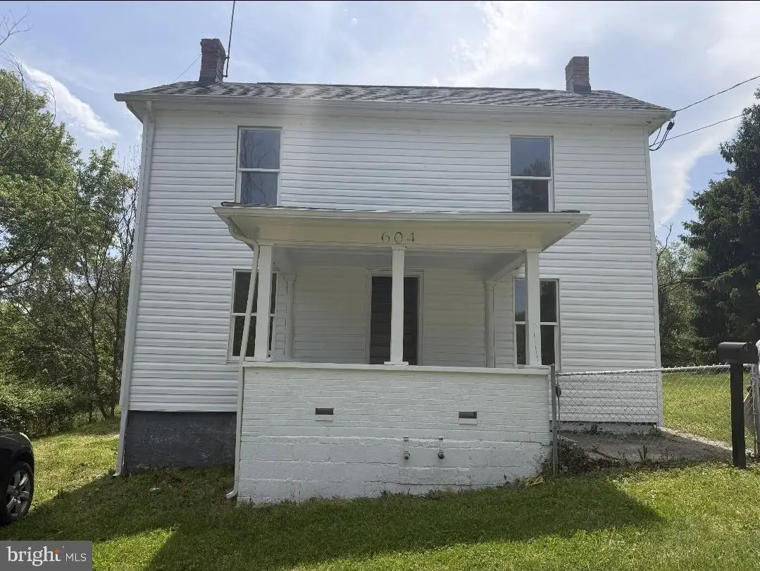 604 E Stephen St, Martinsburg, WV 25401 - #1