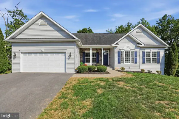35 Kanawha Ct, FALLING WATERS, WV 25419
