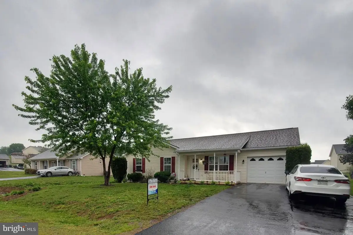 118 Strada Dr W, Martinsburg, WV 25403 - #1