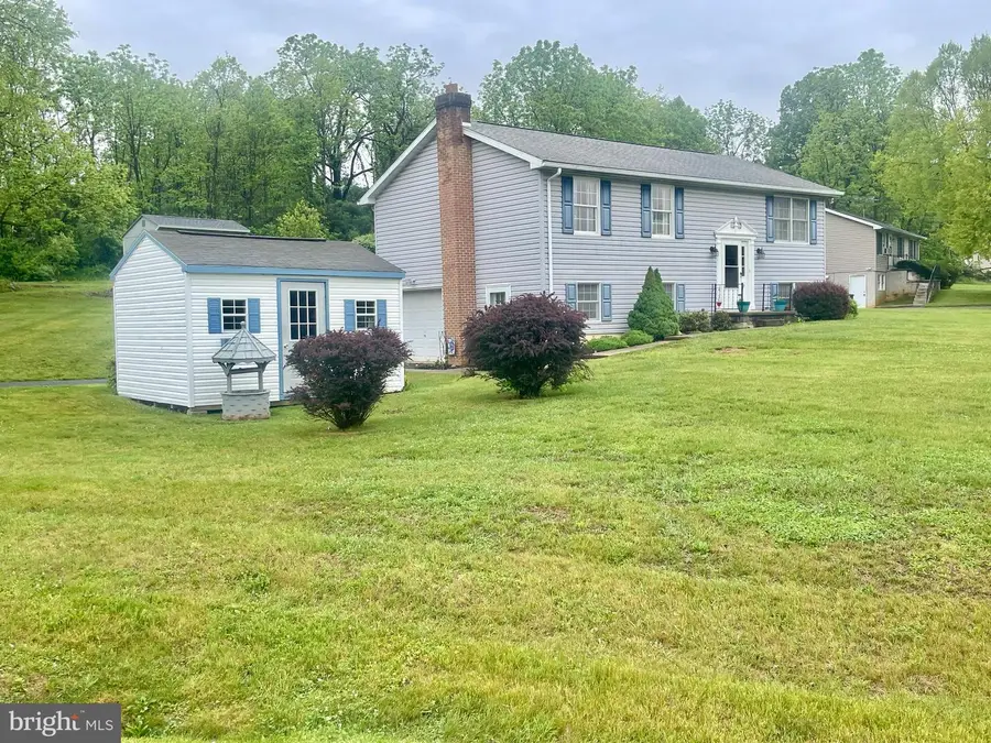 27 Canterbury Dr, Martinsburg, WV 25403 - #2