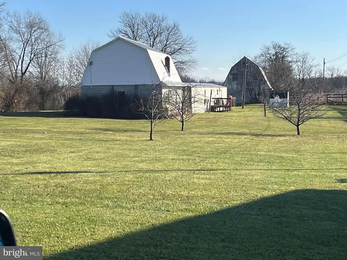 2079 Kelly Island Rd, Martinsburg, WV 25405 - #1