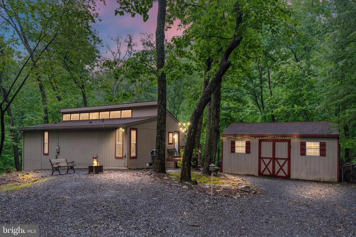 211 Cayuga Trl, Hedgesville, WV 25427 - #1