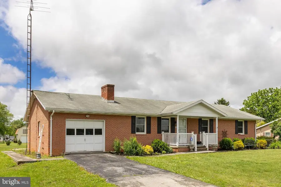 627 Montmorency Dr, Bunker Hill, WV 25413 - #3