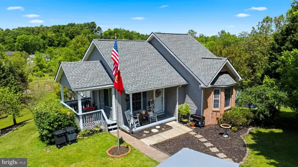 389 Grove Farm Ln, MARTINSBURG, WV 25404