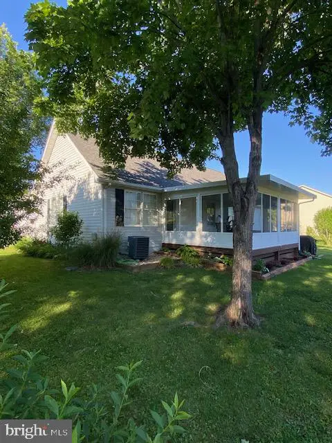 96 Phoenix Ln, Falling Waters, WV 25419 - #3
