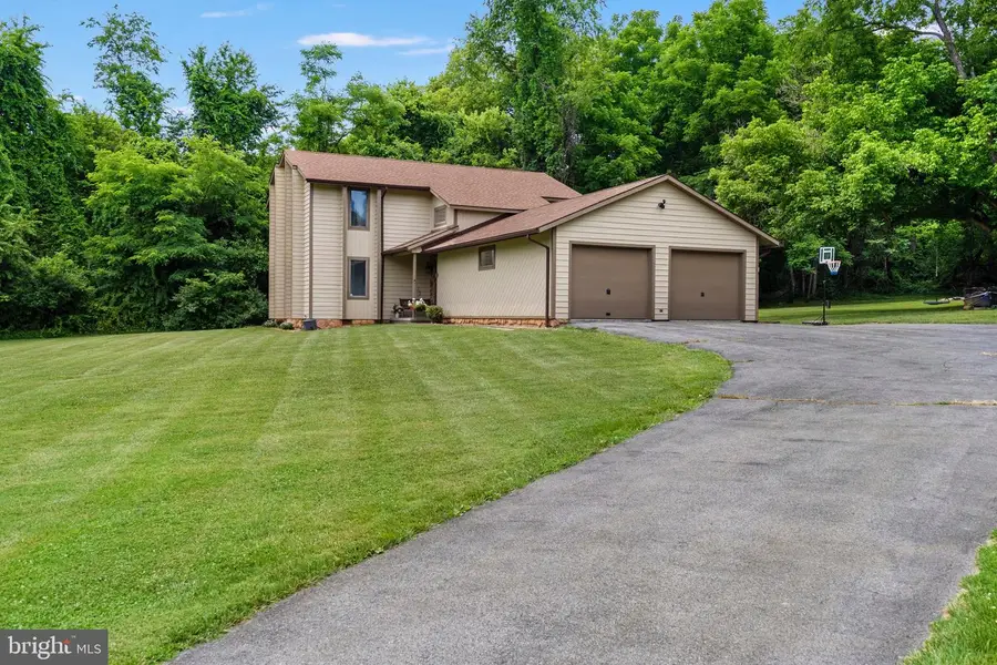 903 Colston Dr, Falling Waters, WV 25419 - #2
