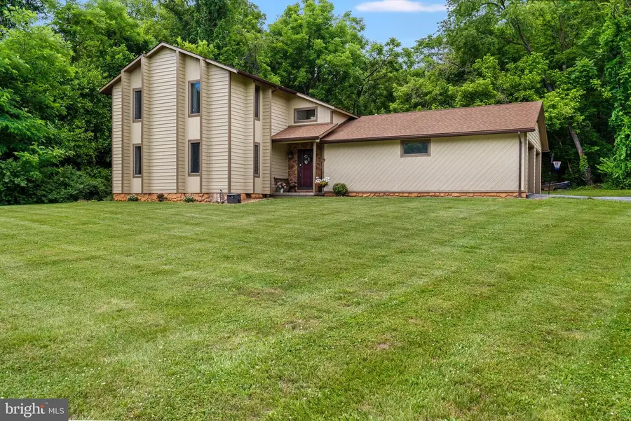 903 Colston Dr, Falling Waters, WV 25419 - #3