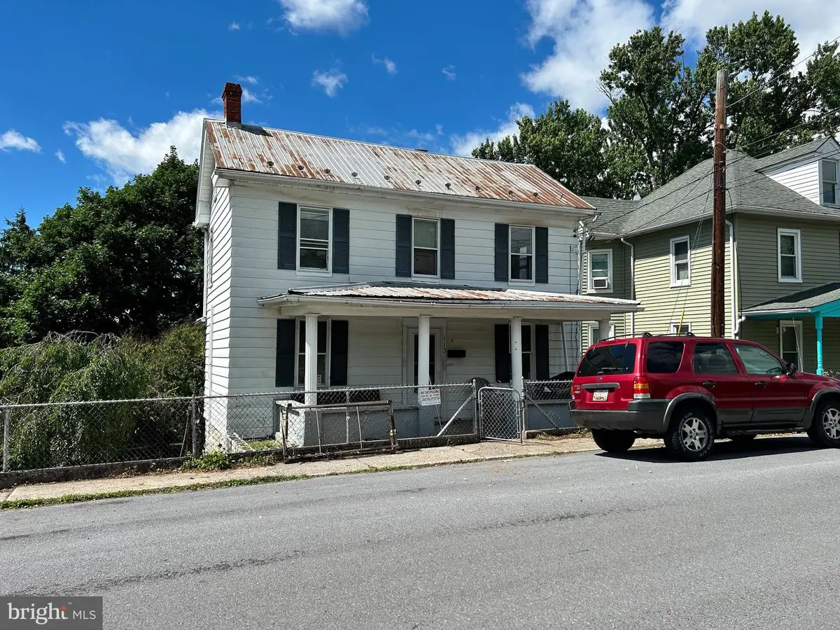 113 Fairfax St, Martinsburg, WV 25401 - #1