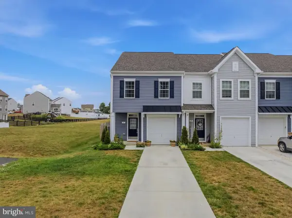 13 Colchester Ct, BUNKER HILL, WV 25413
