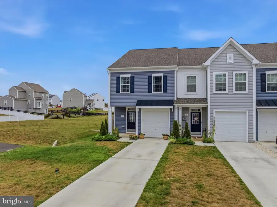 13 Colchester Ct, Bunker Hill, WV 25413 - #2