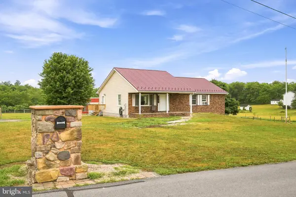 270 Falcon Dr, FALLING WATERS, WV 25419