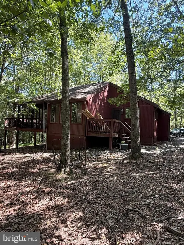 19 Snowflake Ln, HEDGESVILLE, WV 25427